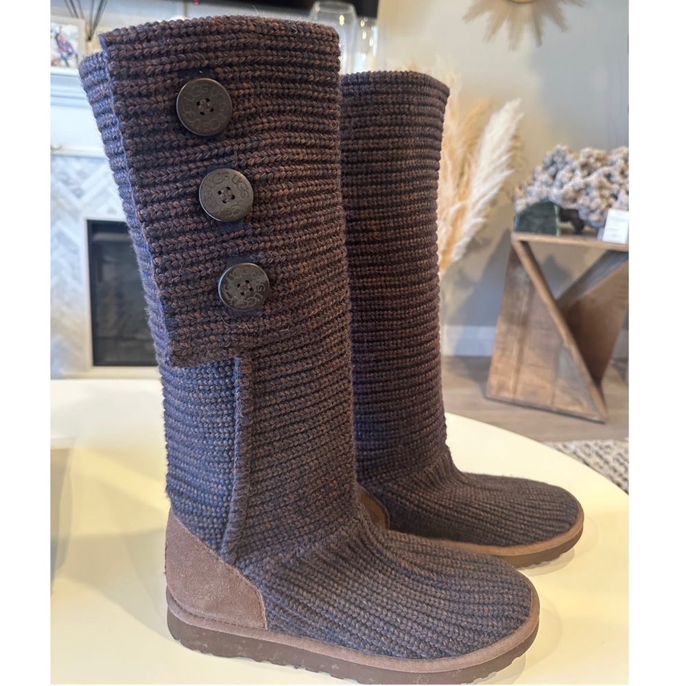 NWOT Ugg Classic Cardy. Java (brown) size 10
